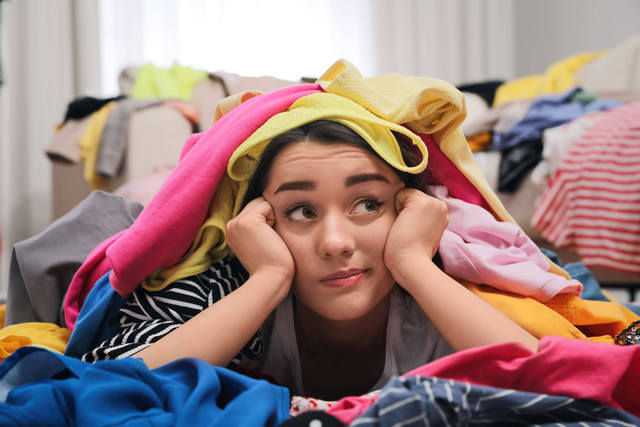 Illustrasi Fast Fashion Consumption. Foto: New African/ID1947518593/Shutterstock