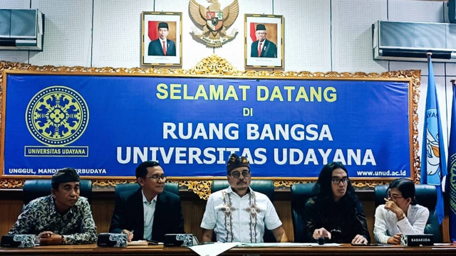Jumpa Pers Unud terkait penetapan 4 pejabatnya jadi tersangka pungli SPI. Foto: Denita BR Matondang/kumparan