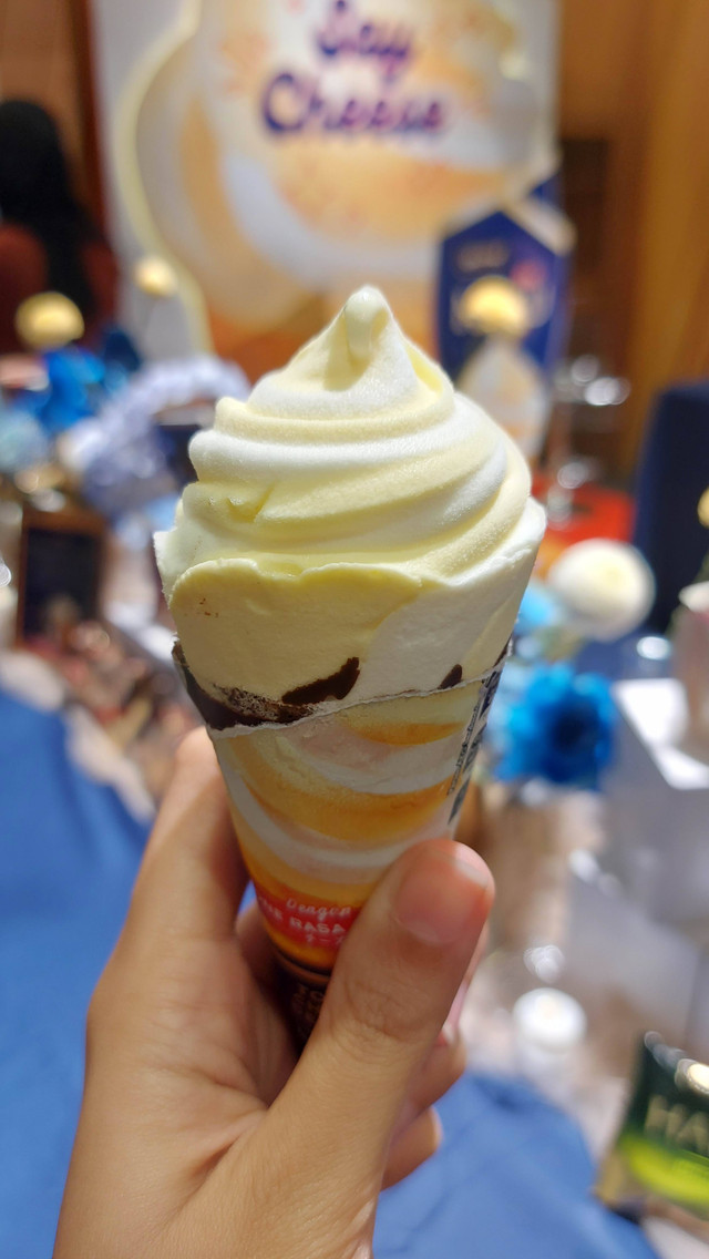 Peluncuran es krim keju Glico Wings di mal Senayan City, Jakarta (16/3/23). Foto: Azalia Amadea/Kumparan