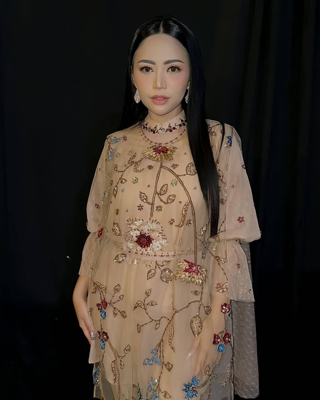 Rachel Vennya jadi muse di La Sabelle X Asky Febrianti. Foto: Instagram/@rachelvennya