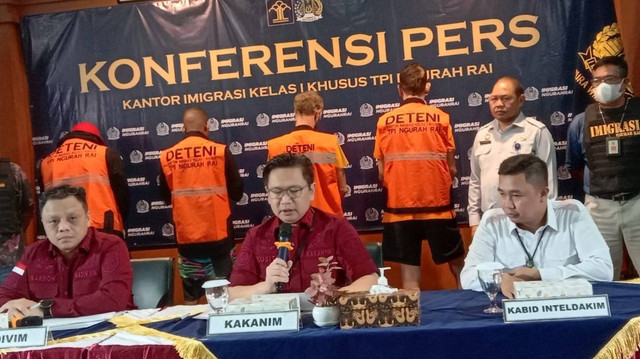 Jumpa pers di Imigrasi Ngurah Rai, bali terkait deportasi WNA - KAD