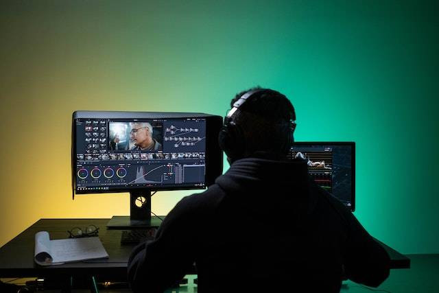 Ilustrasi cara export After Effect. Foto: Ron Lach/Pexels.com