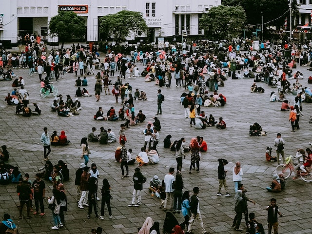 Ilustrasi cabang ilmu geografi yang mempelajari seluk beluk kependudukan disebut. Sumber: www.unsplash.com.