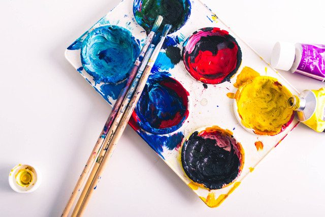 Ilustrasi Cara Melukis dengan Cat Minyak. Foto: dok. Steve Johnson (Unsplash)
