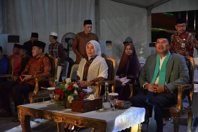 Wali Kota Palembang dan Wakil Wali Kota saat membuka MTQH tingkat kota tahun 2023. (dok. Kominfo Palembang)  