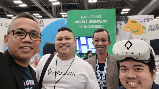 Ketua Umum Aditif, Saga Iqranegara (paling kiri) bersama founder startup dari Yogya di gelaran SXSW 2023. Foto: Dok. Saga Iqranegara