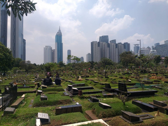 Jenazah yang Tidak Wajib Dimandikan dalam Islam. Foto: Paulina Herasmaranindar/kumparan