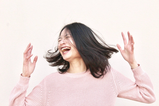 Ilustrasi Cara Menghibur Orang Bad Mood Lewat Chat. Foto: dok. Gabrielle Henderson (Unsplash)