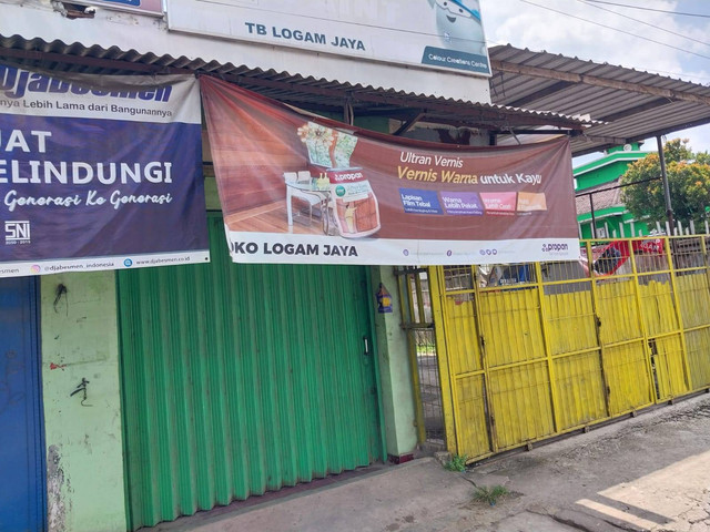 TB Logam Jaya, toko material milik pelaku perampokan. | Foto: ist