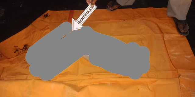 Polisi menunjukkan potongan tubuh korban mutilasi yang berhasil ditemukan di Kabupaten Bogor, Jawa Barat. Foto: Dok. Istimewa