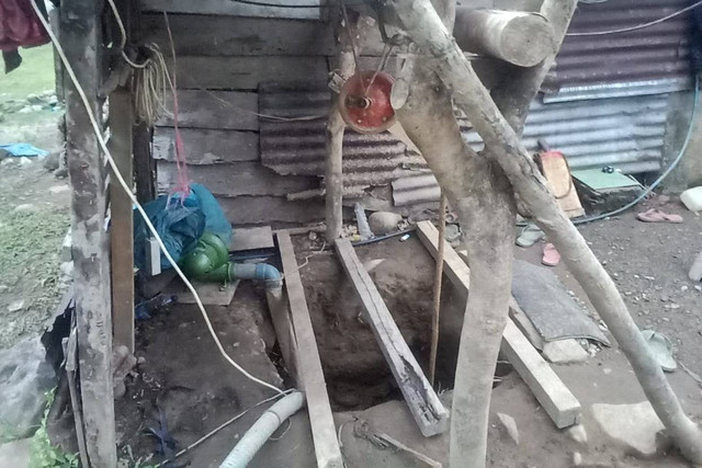 Lubang yang digali ketiga korban untuk mencari emas. Foto: BPBD Madina