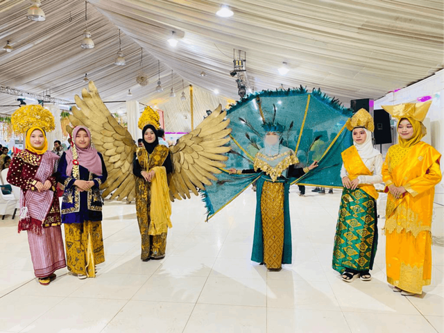 Angklung dan Busana Tradisional Indonesia Meriahkan Festival  Asian Women’s Day 