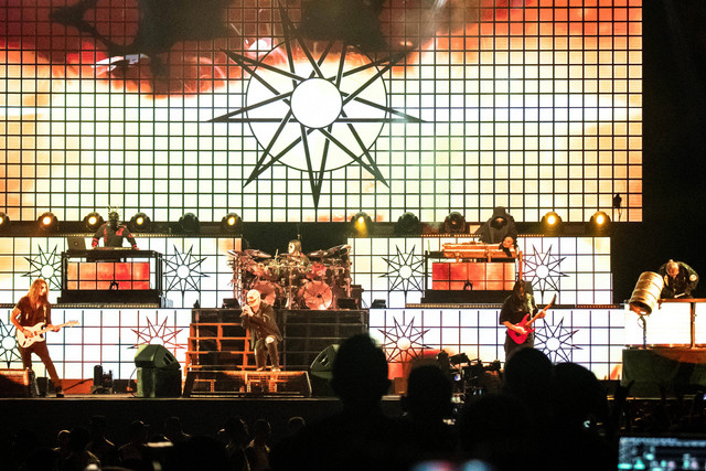 Grup band Slipknot tampil pada hari ke-2 Hammersonic 2023 di Pantai Karnaval Ancol, Jakarta, Minggu (19/3/2023). Foto: Muhammad Adimaja/Antara Foto