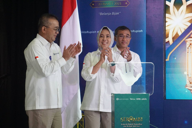 Deputi Gubernur Bank Indonesia, Aida S. Budiman membuka acara Semarak Rupiah Ramadhan dan Berkah Idul Fitri Bank Indonesia (Serambi 2023) di Bank Indonesia, Senin (20/3/2023). Foto: Iqbal Firdaus/kumparan