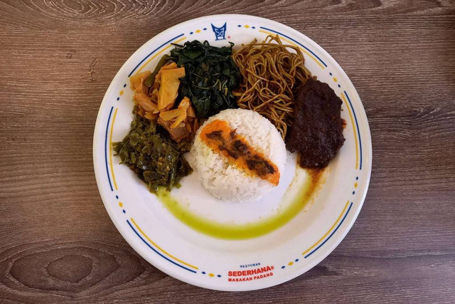 Ilustrasi nasi rendang restoran Padang enak di Bekasi, foto: Monika Febriana/Kumparan