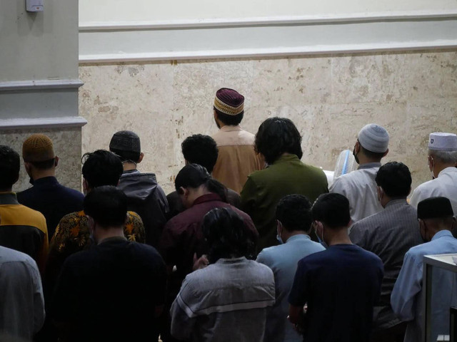 Ilustrasi tugas imam sebelum shalat (Unsplash).