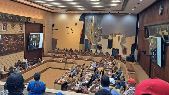 Rapat Komisi II dan Kemendagri terkait DOB Papua, Senin (20/3). Foto: Annisa Thahira Madina/kumparan