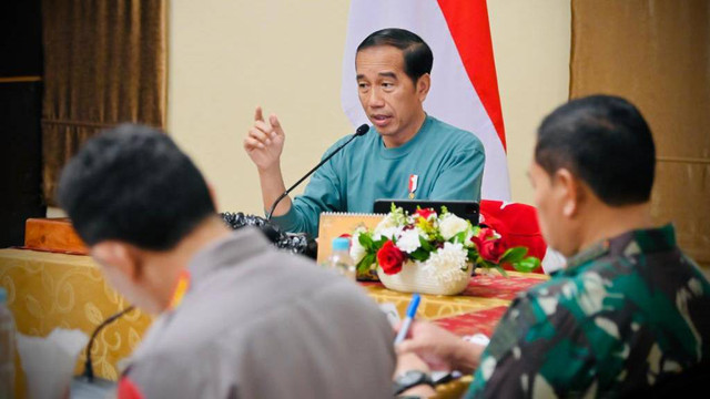 Presiden Jokowi memimpin rapat terbatas dengan jajaran pengaman keamanan di Papua. Foto: Dok. Kris - Biro Pers Sekretariat Presiden