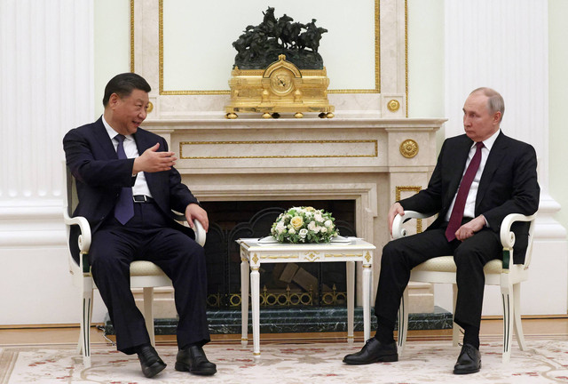 Presiden Rusia Vladimir Putin dan Presiden Tiongkok Xi Jinping menghadiri pertemuan di Kremlin di Moskow, Rusia, 20 Maret 2023. Foto: Sputnik/Sergei Karpukhin/Pool