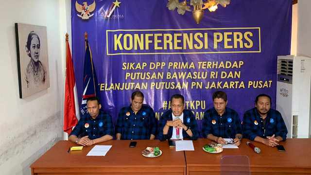 Konferensi pers sikap DPP PRIMA terhadap putusan Bawaslu RI dan kelanjutan Putusan PN Jakpus di DPP Prima, Jakarta, Selasa (21/3). Foto: Luthfi Humam/kumparan