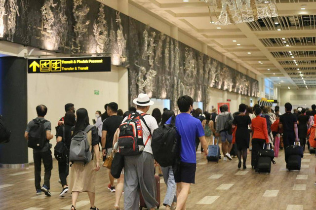 Ilustrasi penumpang di bandara AP I. Foto: AP I