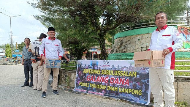 Abpednas Kota Subulussalam galang dana untuk imam kampong. Foto: Yudi Ansyah/acehkini 