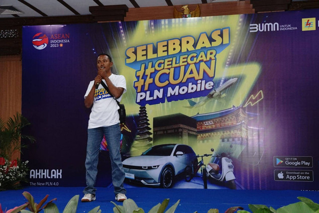 Sudarmanto, seorang security di Semarang yang dapat hadiah tiket umrah. Foto: istinewa
