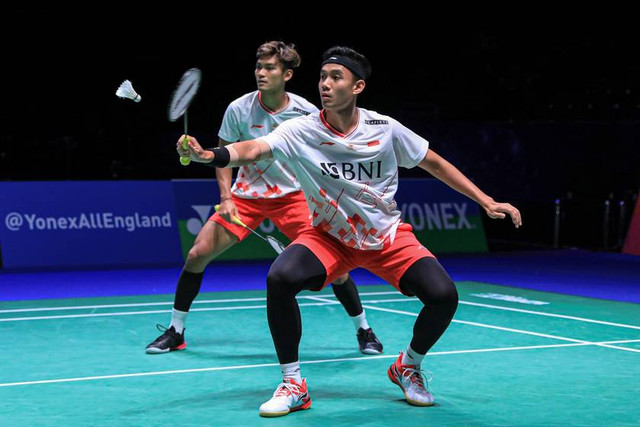 Pasangan ganda putra Indonesia, Bagas Maulana/Shohibul Fikri, saat melawan Fajar Alfian/Rian Ardianto, di perempat final All England 2023 di Utilita Arena, Birmingham, Inggris, Sabtu (18/3). Foto: PBSI