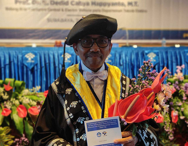 Prof. Dr. Ir. Dedid Cahya Happyanto, M.T. Guru besar dari Departemen Teknik Elektro PENS.