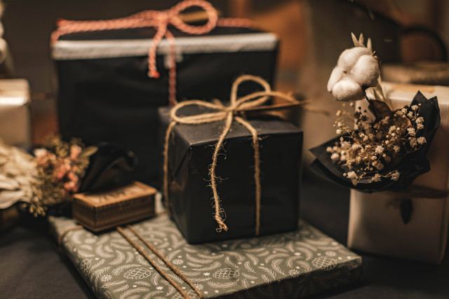 Ilustrasi Rekomendasi Hadiah untuk Pacar LDR. Foto: dok. Nina Mercado (Unsplash)