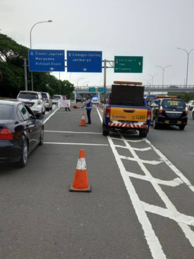 Warga memblokir tol Jatikarya, Bekasi, Jawa Barat, Rabu (22/3/2023). Foto: Dok. Istimewa