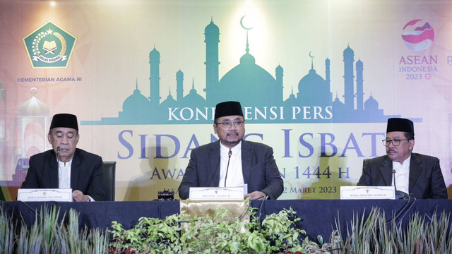Menteri Agama Yaqut Cholil Qoumas menyampaikan hasil Sidang Isbat Awal Ramadan 1444 H. Foto: Kemenag