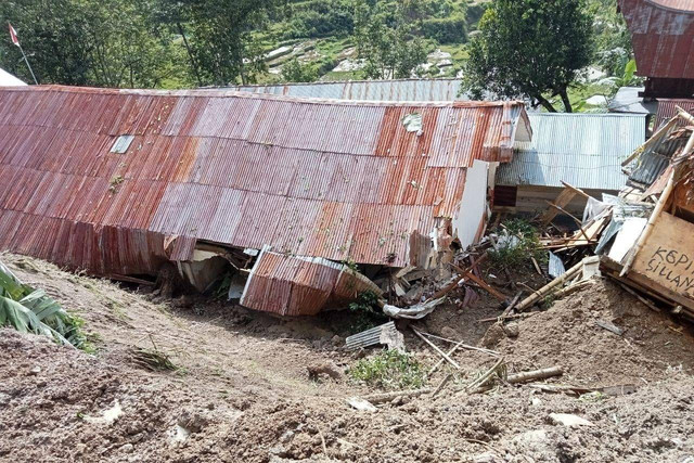 Sekolah dasar tertimbun longsor di Dusun Salukanan, Toraja Utara. Foto: Dok. Istimewa