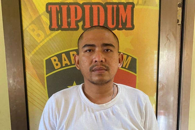 DR, warga Ciekek, Kecamatan Pandeglang, Kabupaten Pandeglang, diamankan polisi setelah mengancam pengendara lain dengan golok. Foto: Dok. Istimewa