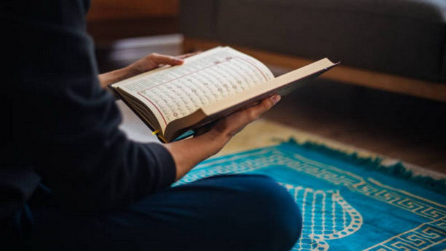 Ilustrasi: Baca Al-Quran (Foto: pixabay)