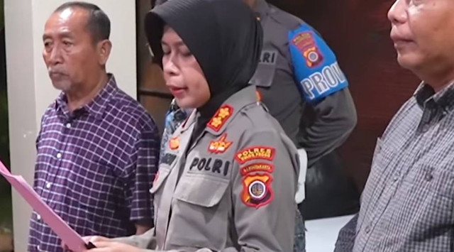 Kapolres Kulon Progo AKBP Muharomah Fajarini saat berikan klarifikasi soal penutupan patung Bunda Maria yang terjadi Rumah Doa Sasana Adhi Rasa St. Yacobus, Kulon Progo. Foto: Tangkapan layar Instagram/@polreskulonprogo