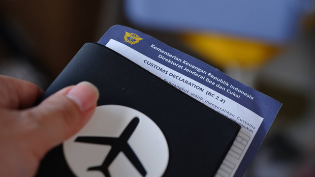 Ilustrasi Bea Cukai. Foto: wisely/Shutterstock