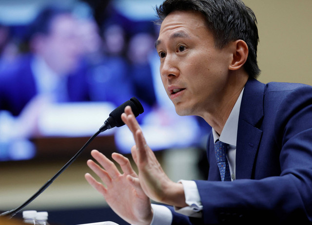 CEO TikTok Shou Zi Chew bersaksi di depan sidang Komite. Foto: Evelyn Hockstein/Reuters