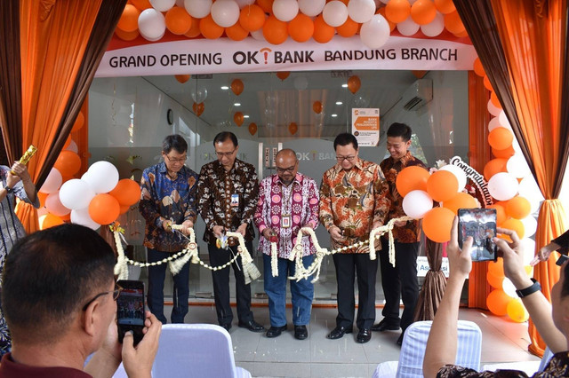 Peresmian pembukaan Kantor Cabang OK Bank di Bandung. Dok OK Bank