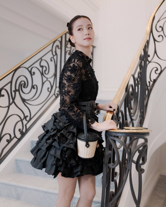 Jisoo Blackpink mengunjungi Dior Heritage di Paris, Prancis. Foto: Dior