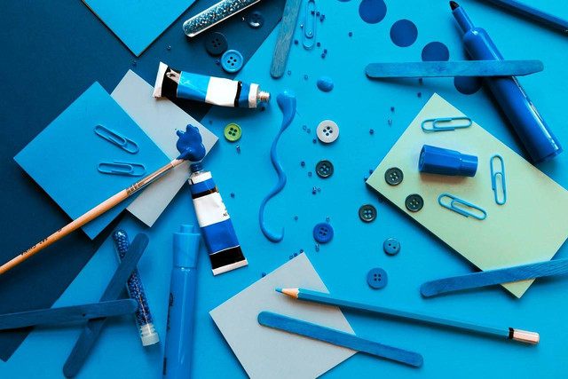 Ilustrasi filosofi warna biru. Sumber foto Pixabay, fotografer bridgesward