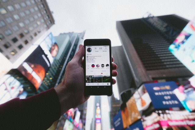 Ilustrasi Kata-kata Postingan IG Bahasa Inggris. Foto: Unplash/Jakob Owens