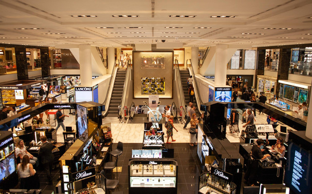 ilustrasi gambar mall di Kediri untuk belanja. Foto: Pexels.com