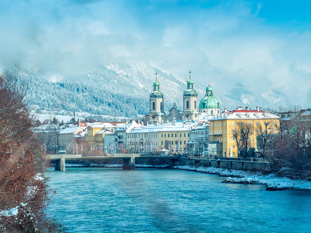 Ilustrasi Kunci Jawaban TTS untuk Soal Ibu Kota Austria (Foto: Anna Rosar | Unsplash.com)