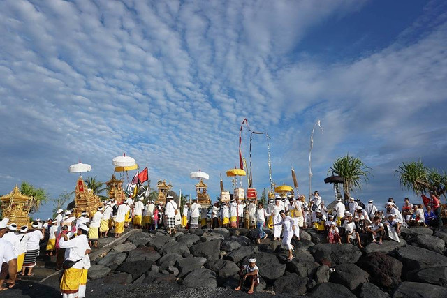 Jelaskan makna tradisi ngayah dalam masyarakat Bali - Sumber: Pixaby