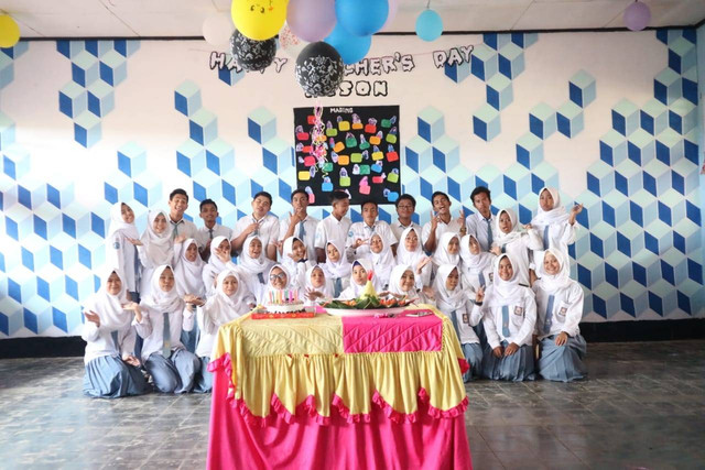 Sumber: Foto bersama penulis denga teman-teman SMA tahun 2019