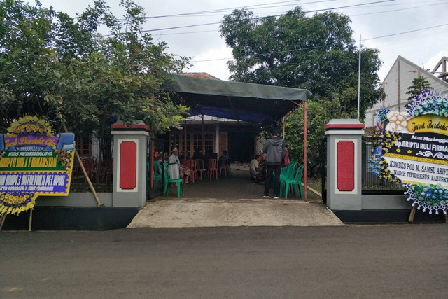 Suasana rumah duka Briptu RF di Mijen, Kota Semarang, Minggu (26/3/2023).  Foto: Intan Alliva Khansa/kumparan