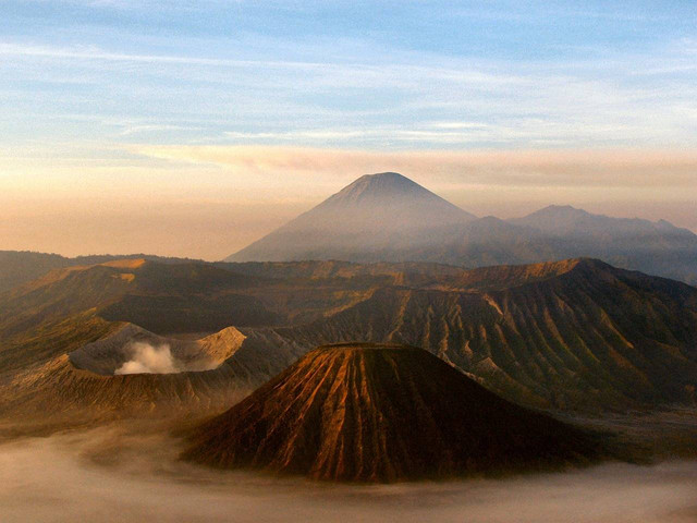 Ilustrasi sejarah gunung bromo berdasarkan kepercayaan suku Tengger. Sumber: PublicDomainPictures/pixabay.com 