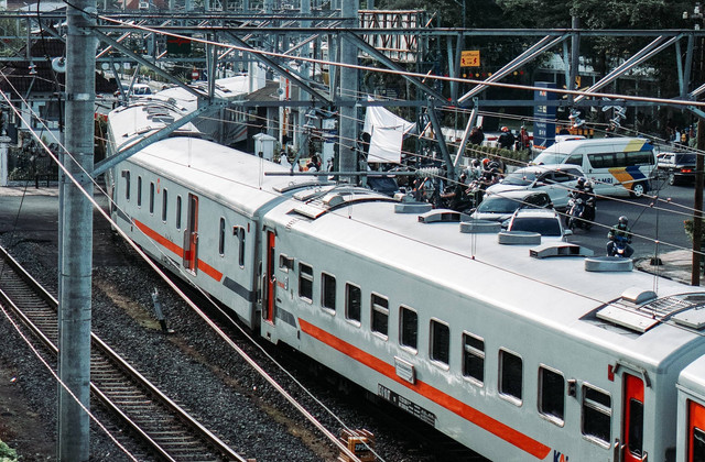 Ilustrasi Rute KRL Tanjung Barat 2023. Sumber: Unsplash/Yoyo.