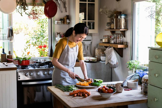 Ilustrasi melakukan food preparation. Foto: Rawpixel.com/Shutterstock